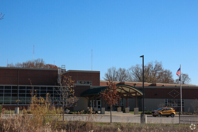 Green Valley Elementary School provides education in the neighborhood of 
New Albany.