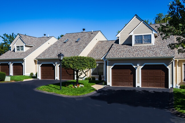 Briar Glen Village, Waltham, MA 02451 - photo 6