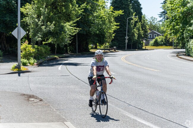 It is easy to get around Holiday Hills, either by car, bike or public transportation.