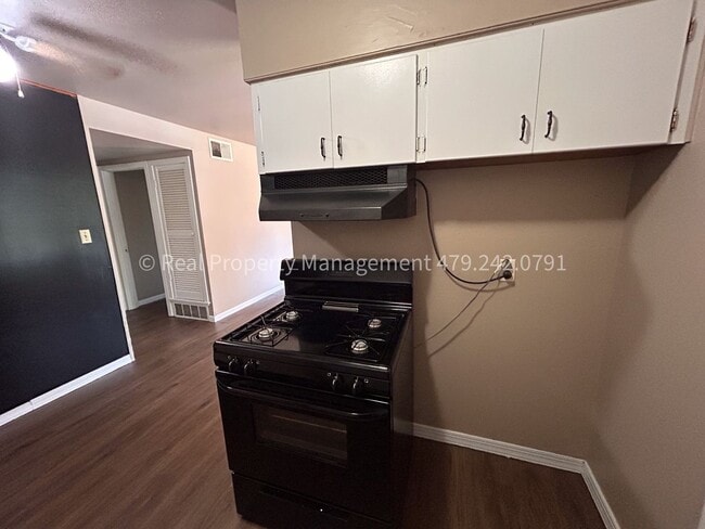 2301 S V St unit 5, Fort Smith, AR 72901 - photo 6