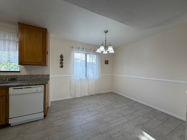 13522 Glenoaks Blvd unit 6, Sylmar, CA 91342 - photo 4