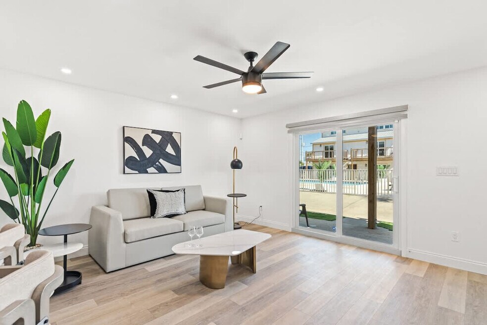 8115 Thomas Dr unit ID1354988P, Panama City, FL 32408 - photo 1