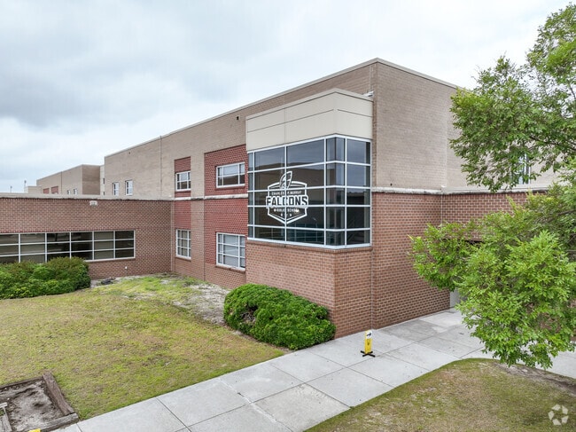 There are 50 full time teachers on the campus of Charles P Murray Middle School.