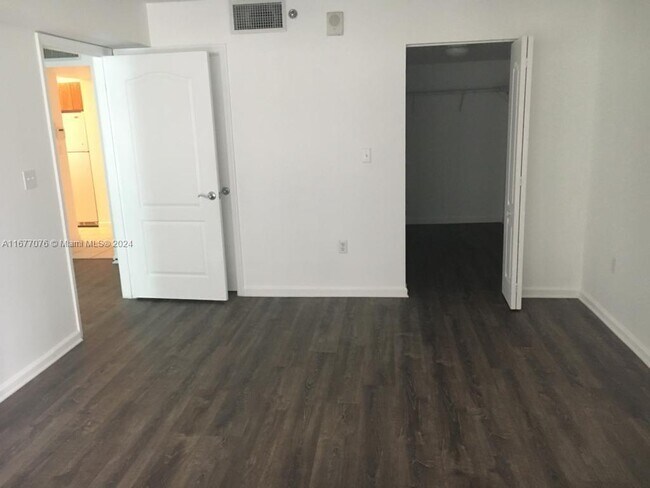 1200 Brickell Bay Dr unit 2824, Miami, FL 33131 - photo 3