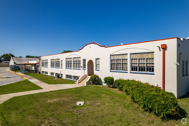 Eustis Elementary School, Eustis FL Rankings & Reviews - Homes.com