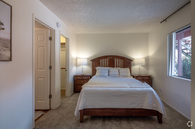 2BR, 2BA - 720SF