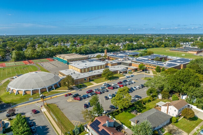 Lindenhurst High School has a student-teacher ratio of 11 to 1.