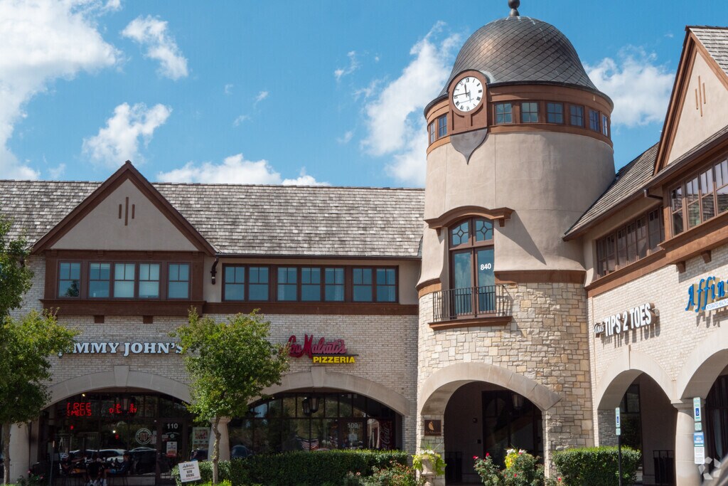 Fusion Academy Lake Forest is a one to one private school popular in the neighborhood.