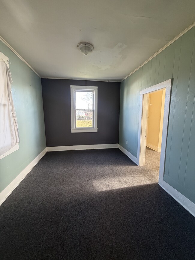 22 Pleasant St unit . C, Enfield, CT 06082 - photo 5