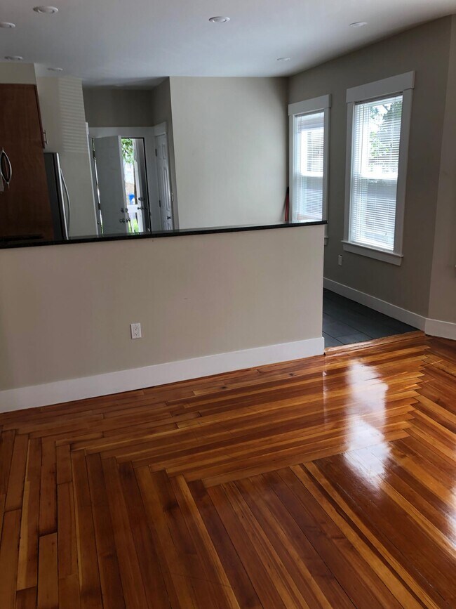 19 Banks St unit 1, Waltham, MA 02451 - photo 6