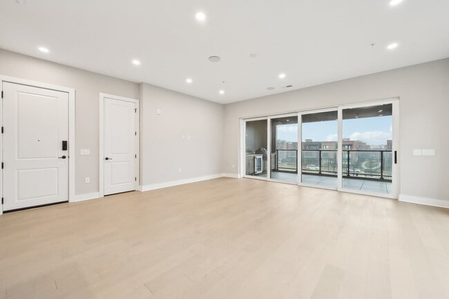 270 Dickenson St unit 304, Columbus, OH 43215 - photo 6