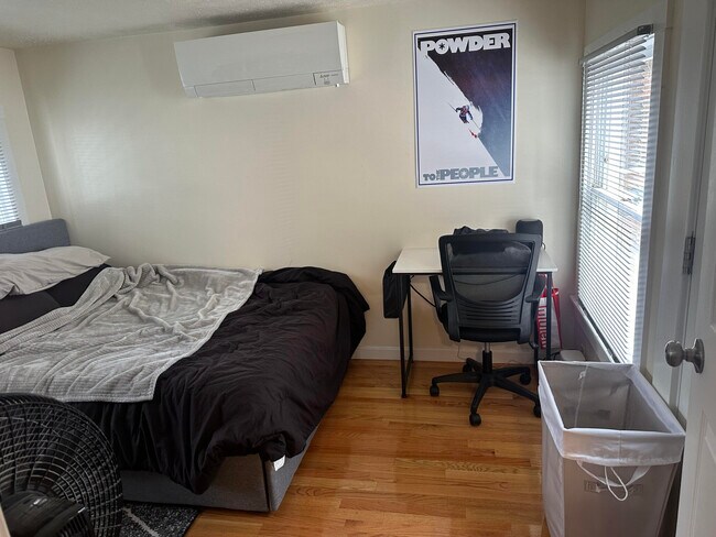 524 E 3rd St unit 2R, Boston, MA 02127 - photo 4