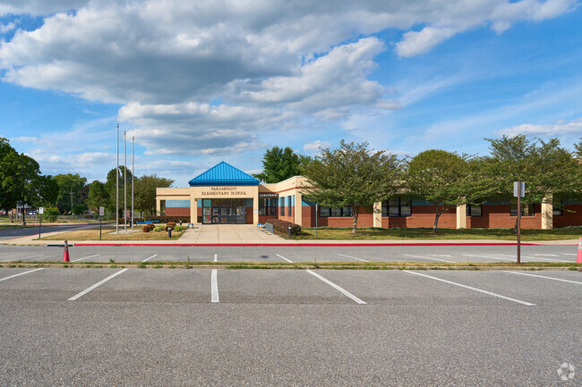 Paramount Elementary School serves families and students in Washington County.