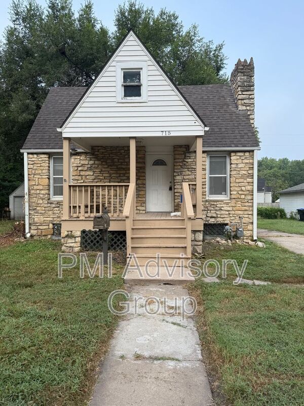 715 SW Wayne Ave, Topeka, KS 66606