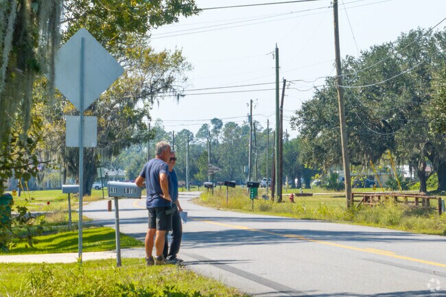Public transportation is accessible in the neighborhood of Chackbay.