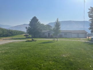 916 4th St SE, East Wenatchee, WA 98802