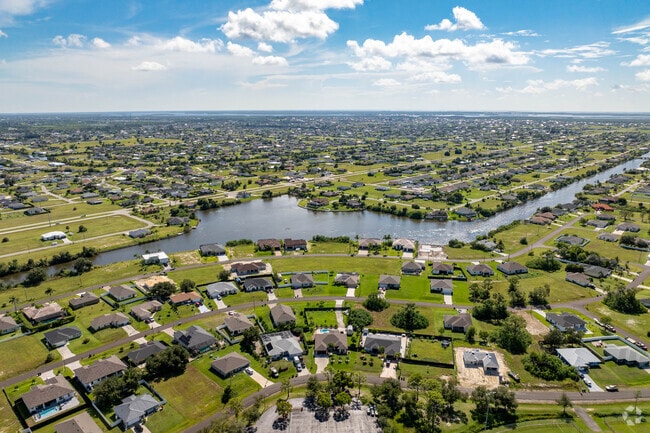 Canals and waterways wind their way through the Mariner neighborhood.