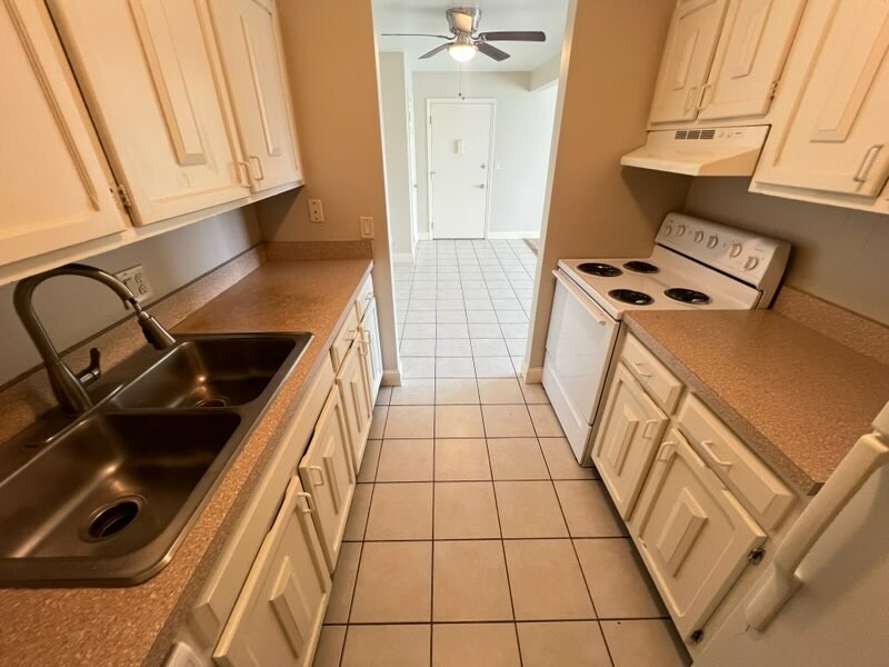 4401 S 27th St unit E14, Lincoln, NE 68512 - photo 1