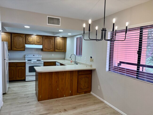 Anasazi Village unit 213, Phoenix, AZ 85032 - photo 3