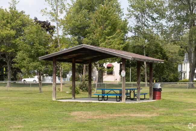 Governor John Fairfield School has a low teacher to student ratio.