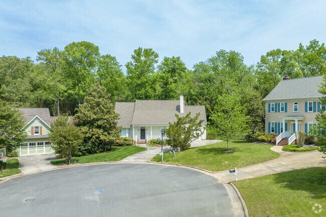 Cross County blends suburban charm with quick access to Chapel Hill’s vibrant downtown.