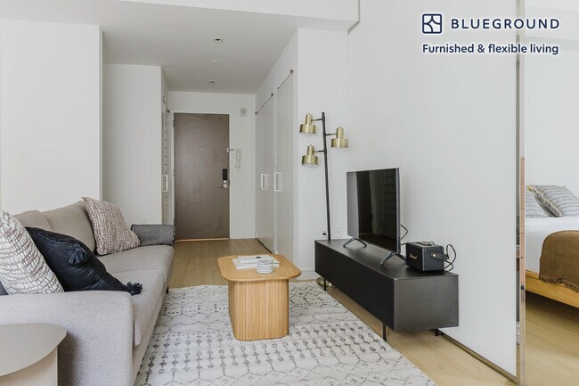 572 11th Ave unit FL8-ID1567, New York, NY 10036 - photo 2