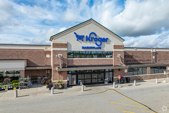 El Dorado-Williamsdale is close to several major grocers like Kroger and Meijer.