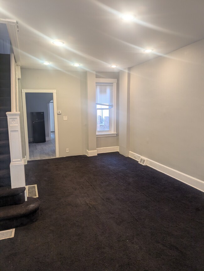 422 Viola St, Camden, NJ 08104 - photo 2