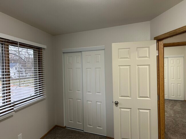 609 Linden Ave unit 3, Hartford, WI 53027 - photo 5