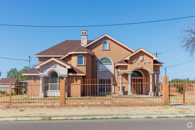 Larger one and two-story homes on large lots can be found in Deer Run.
