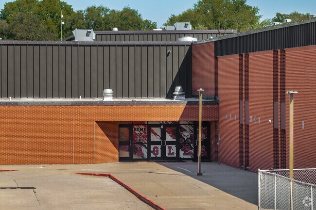 Kingman Elementary School is located near the heart of Kingman.