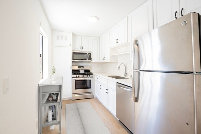 5716 Lexington Ave, Los Angeles, CA 90038 - photo 4