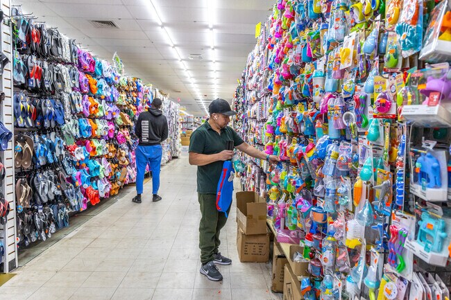 Dollar Deal provides affordable shopping options in Prospect, NJ.