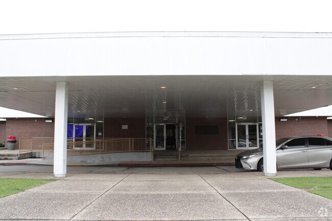 Main Entrance to Tara High School in Mid City South, Baton Rouge, LA
