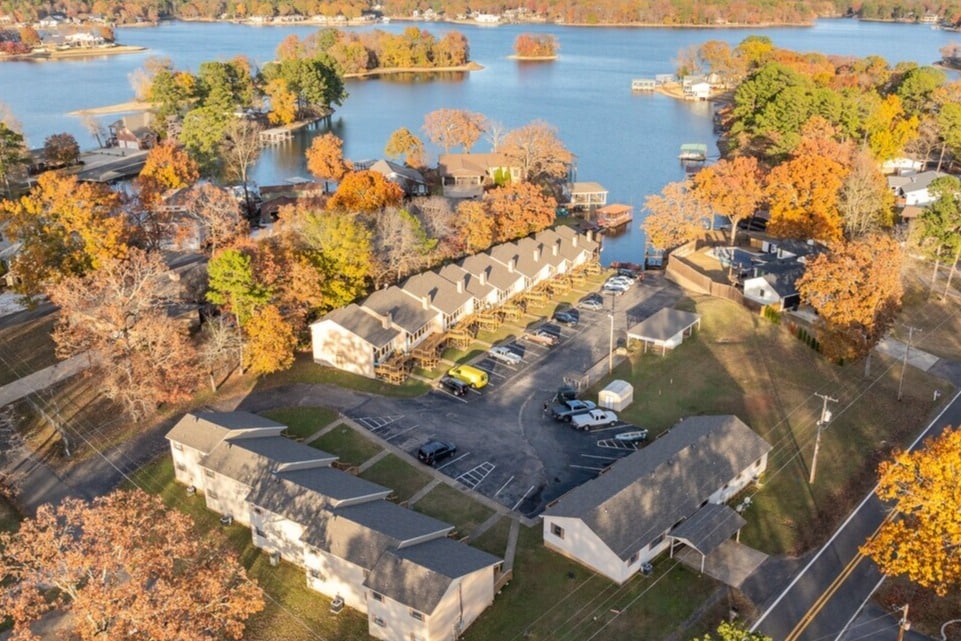 Earl’s Point Condominiums