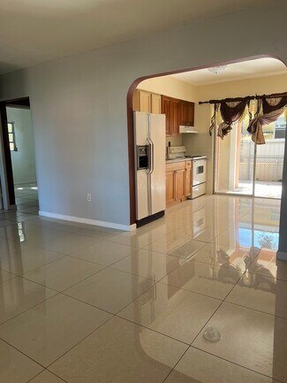 17290 NE 4th Ct, North Miami Beach, FL 33162