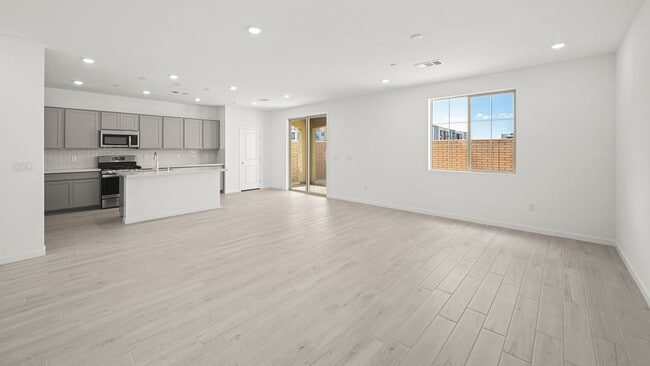 99 Tardando Ave, Henderson, NV 89015 - photo 5