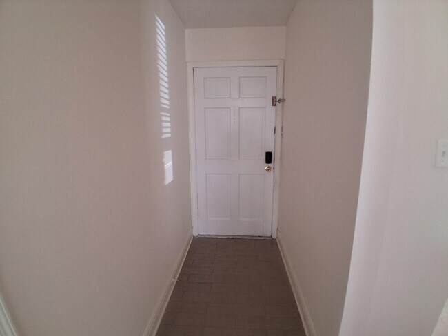 Yorkshire Court Condominums unit 129, Metairie, LA 70002 - photo 2