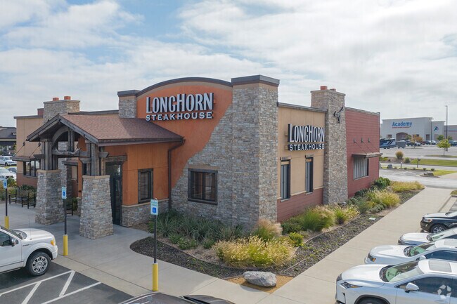 Longhorn Steakhouse at Czech Hall Shopping offers casual dining near Yukon.