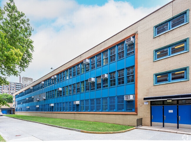 PS 163 Alfred E Smith is a pre-k-5th grade public school in New York.