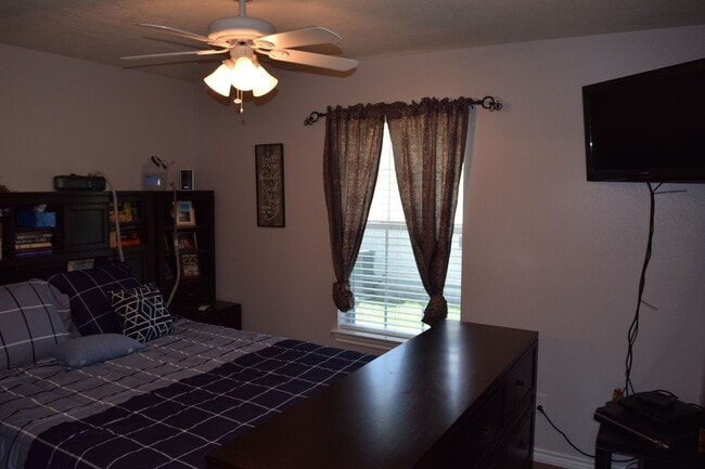 412 Freeman Ave, Bryan, TX 77803 - photo 7