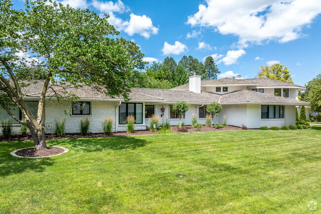 Along River Oaks Drive, large ranches in different style and colors line the streets.