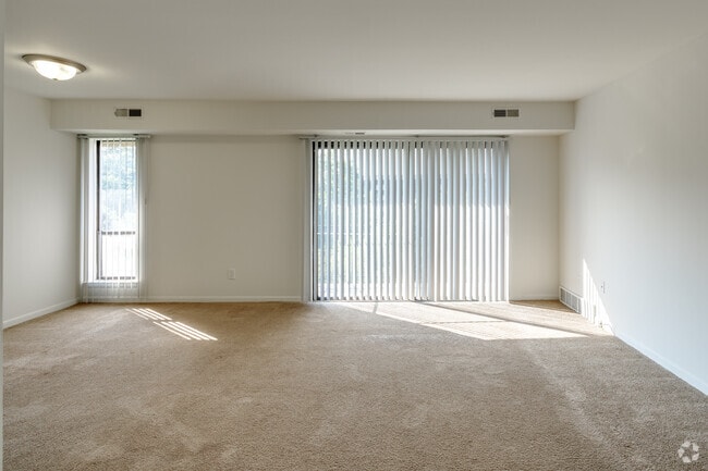 1BR, 1BA - 840SF - Living Area
