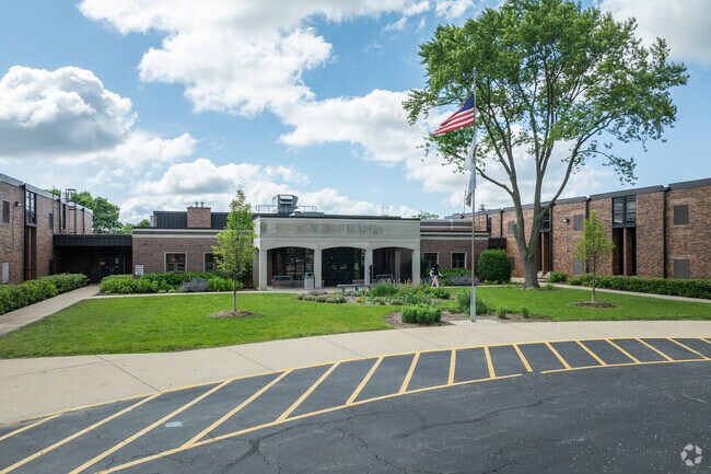Joyce Kilmer Elementary School has a student-teacher ratio of 11 to 1.