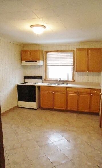 511 Hickory St unit 3, Old Forge, PA 18518 - photo 1