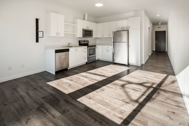 54 Woodstock Apartments~ Great Location ~Vibrant Neighborhood, Portland, OR 97206 - photo 2