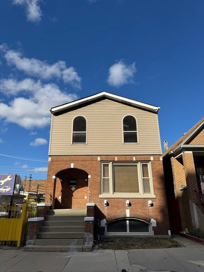 1814 W Pershing Rd, Chicago, IL 60609