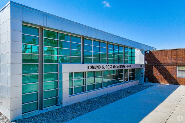 The B-Minus rated Edmund G. Ross Elementary serves Jade Park students.