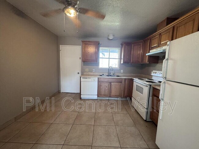 417 Sutter St unit D, Manteca, CA 95336 - photo 3