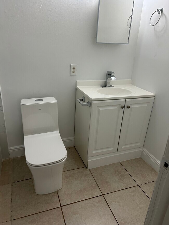 5725 NW 27th Ct unit 5725 NW 27 Ct, Lauderhill, FL 33313 - photo 4